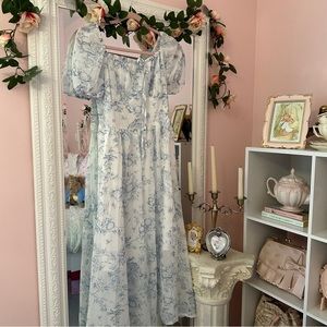 🌻 Floral blue and white chicwish dress 💗🧚